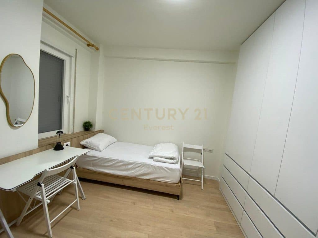 RRUGA 5 MAJI, APARTAMENT 1+1 PER QIRA 4