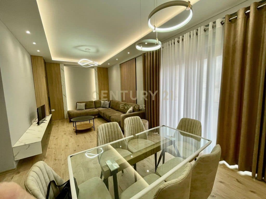 RRUGA E BARRIKADAVE, APARTAMENT 2+1+2+2 POSTE PARKIMI PER QIRA 4