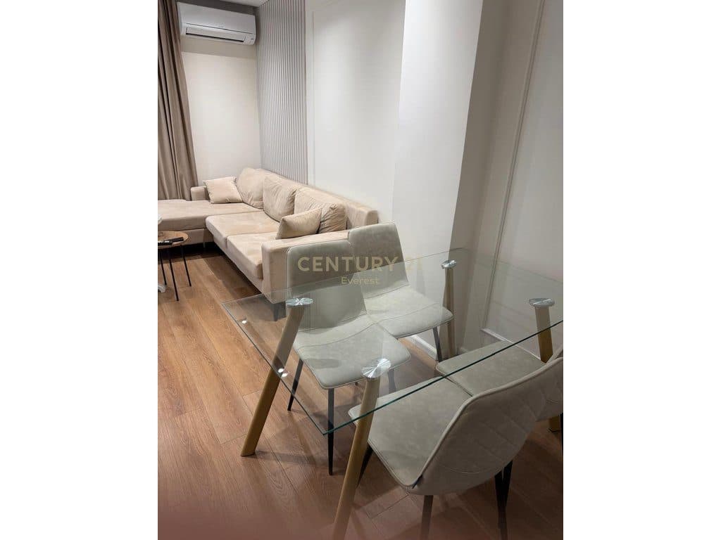 PRANE ISH-GARDES, APARTAMENT 2+1+2 PER QIRA 4