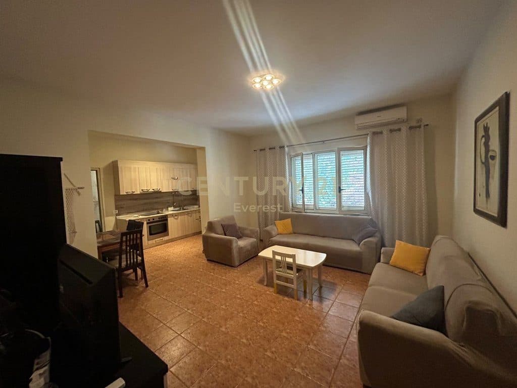 TEK PEDIATRIA-APARTAMENT 2+1 PER QIRA