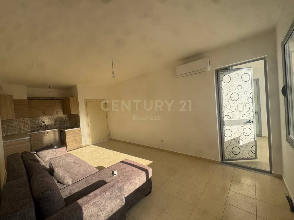MISTO MAME, JAPM ME QIRA APARTAMENT 2+1