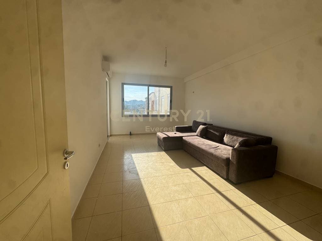 MISTO MAME, JAPM ME QIRA APARTAMENT 2+1 3