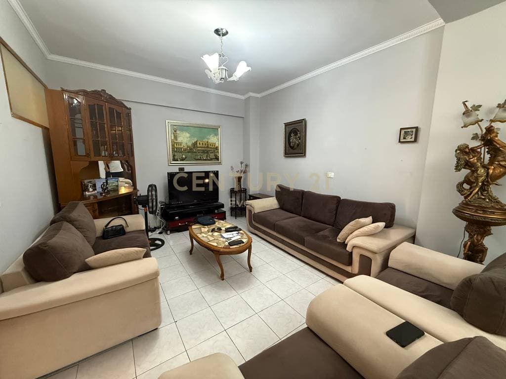 RRUGA DRITAN HOXHA, APARTAMENT 2+1 PER QIRA