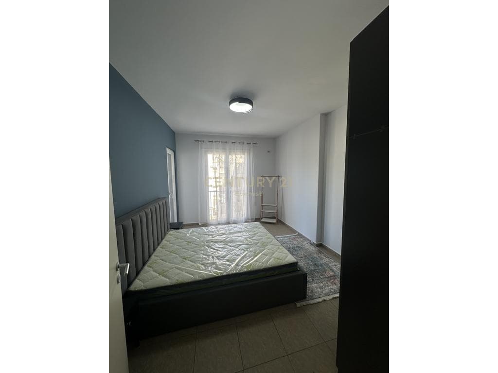 BULEVARDI ZOGU I PARE, JAPIM APARTAMENT 1+1 PER QERA! 4