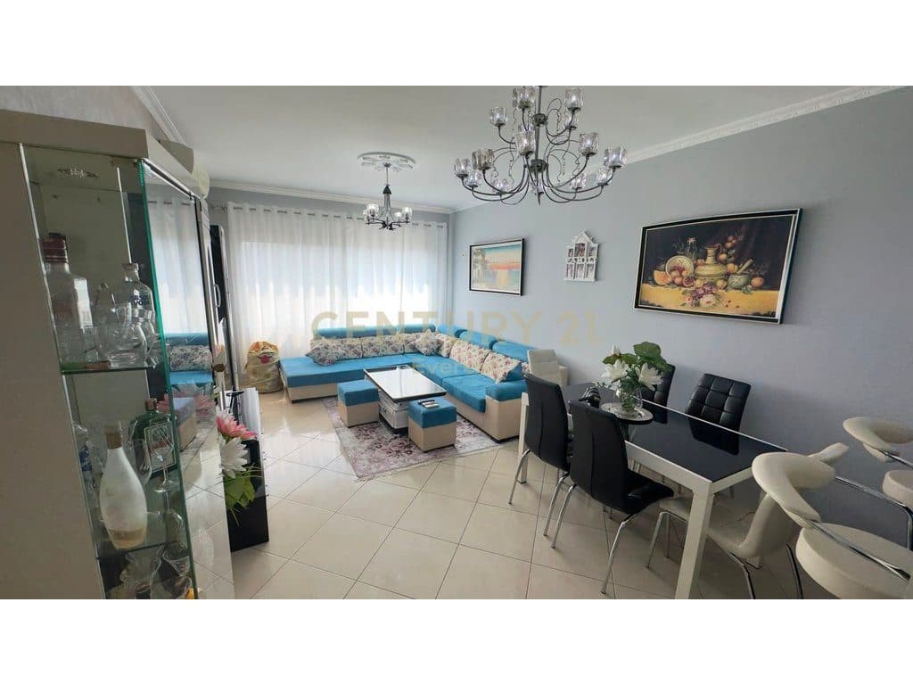 ASTIR, APARTAMENT 2+1+2 PER QIRA