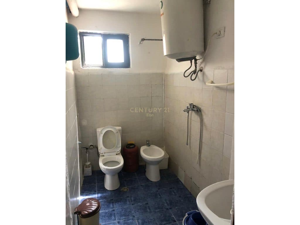 SHITET APARTAMENT KATI 0, 1+1 TEK CEZMA FERRES PRANE ZONES SE CURRILAVE NE DURRES ! 4