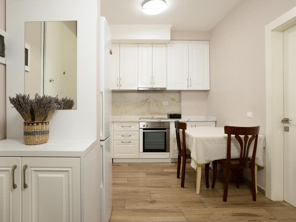 SHITET APARTAMENT 1+1 50M PRANE DETIT NE PLAZH, DURRES!! Mundesi pagese me keste per 1 vit! 3