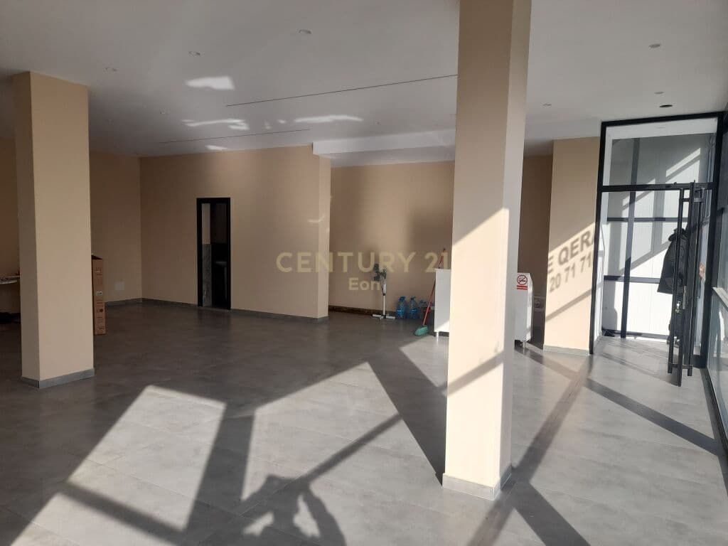 Jepet me qira ambient biznesi në Ish këneta, Durrës! 2
