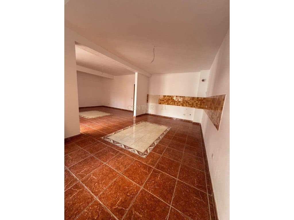 Apartament 2+1 + post parkim në shitje në Plazh, Durrës ! 2