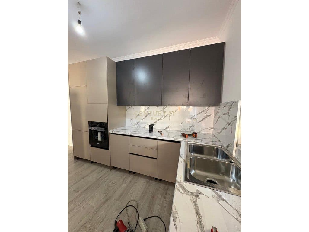 Apartament 2+1 Me Qira te Kazazi, Durres !
