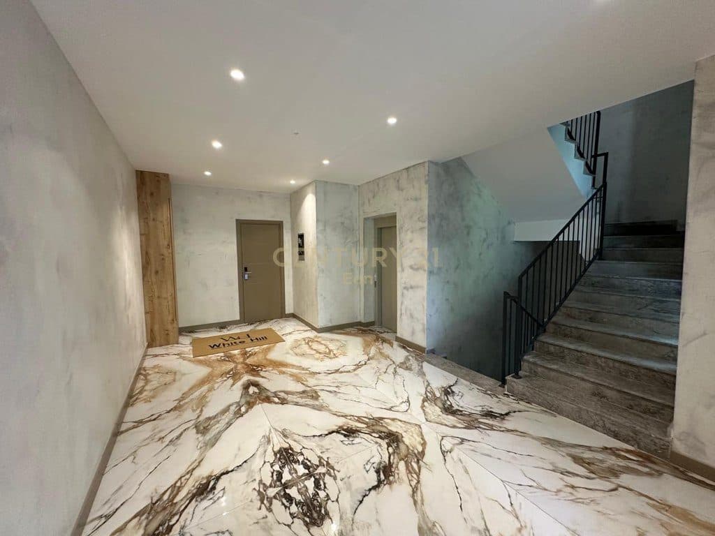 SHITET APARTAMENT 2+1+2 ME PAMJE DETI TEK "WHITE HILL RESIDENCE" NE CURRILA !