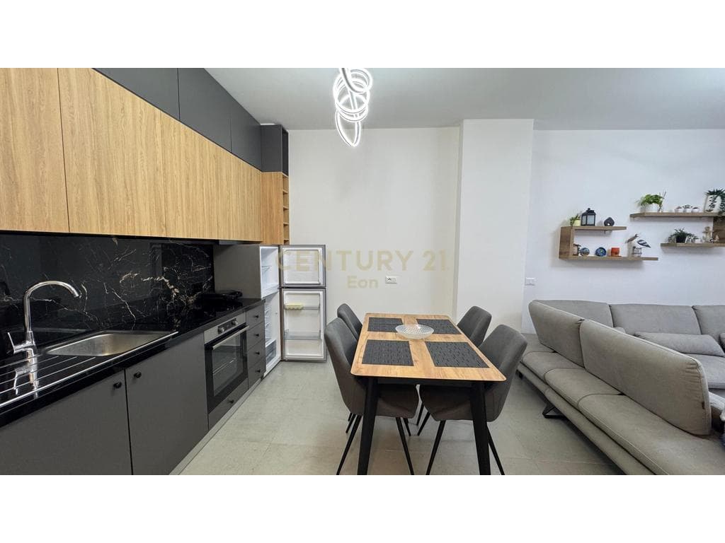 SHITET APARTAMENT 1+1 PRANE DETIT, MOBILIM I RI, GOLEM ! 3
