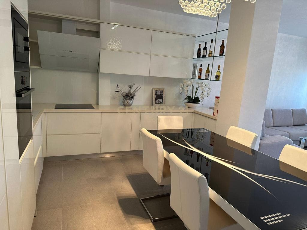Apartament 2+1 me Qira prane Shkolles Eftali Koci, Durrës! 3