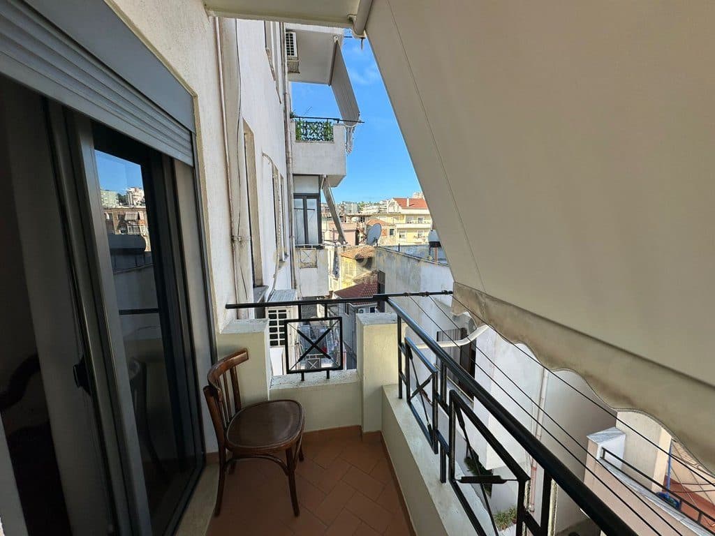 JEPET APARTAMENT 2+1+2 ME QIRA NE QENDER DURRES, PERBALL BLUE STAR ! 3