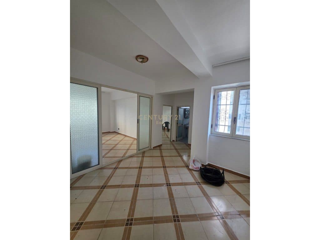 Apartament 2+1 Me Qira në Qendër të Durrësit ! 3