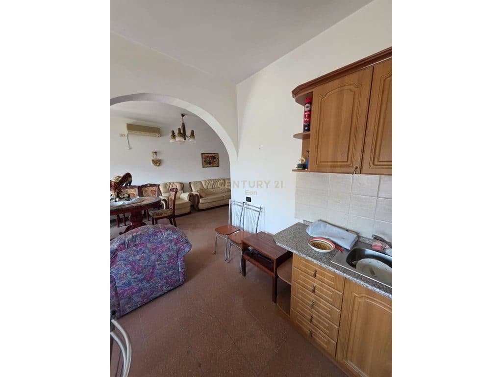 Apartament 3+2+1 Ballkon + Garazhd në shitje në Plazh, Durrës ! 2