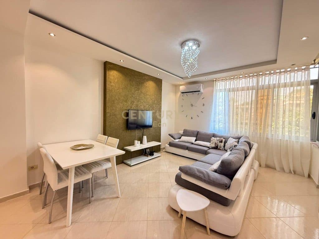 JEPET ME QIRA APARTAMENT 2+1 ME BALLKON, PRANE DREJTORISE SE POLICISE, DURRES !
