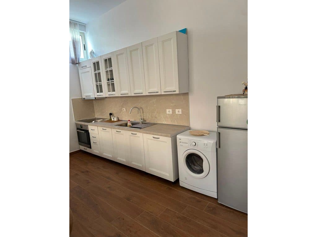Apartament 1+1+ Post Parkimi Me Qira në Golem ! 4