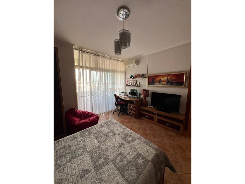 Shitet Apartament 3+1+2 ne Qender, Durres ! 4