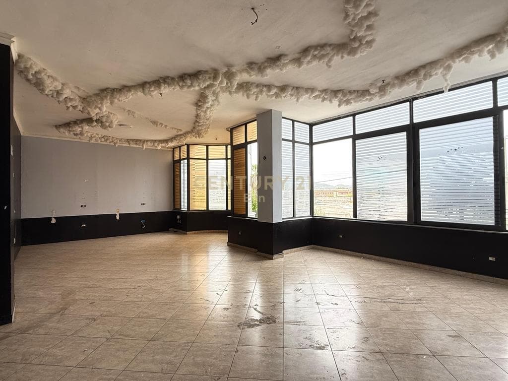 Ambient Komercial Me Qira në Shkozet, Durrës - 500€ | 265 m²