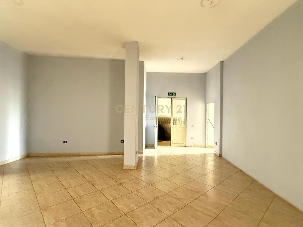 Ambient Komercial Me Qira në Shkozet, Durrës - 500€ | 265 m²