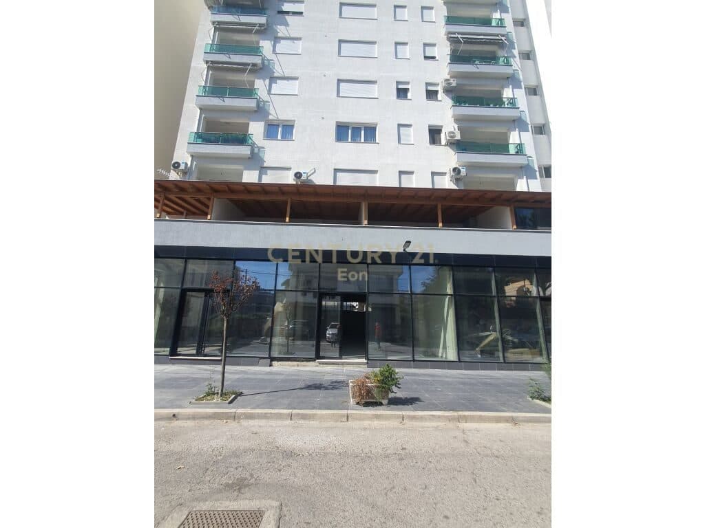 Pronë Komerciale Për Qira në Plazh, Durrës | 136 m² 2