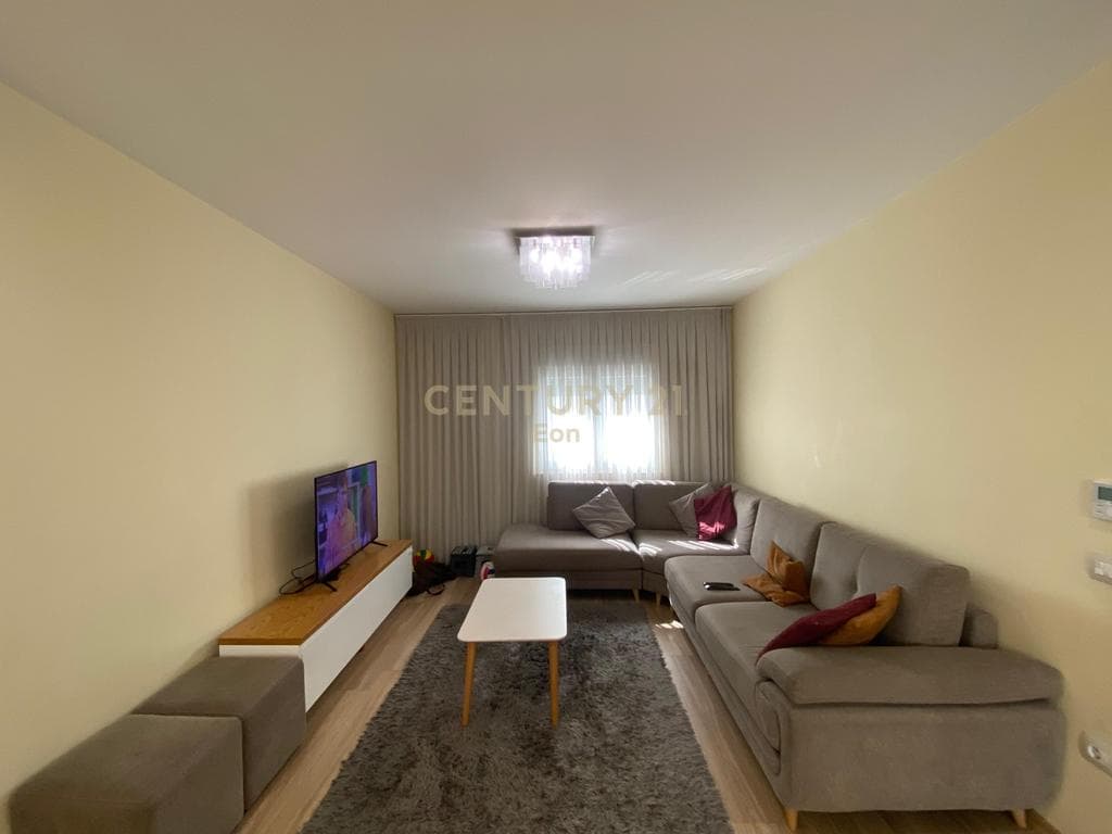APARTAMENT 2+1+2 TUALETE BASHKE ME GARAZHD NE SHITJE PRANE STADIUMIT !! 3