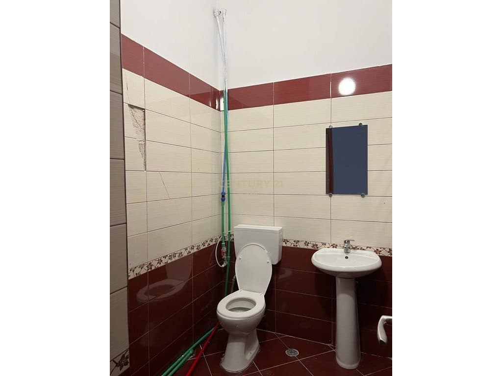 Shitet Ambient Komercial te Ish - URT, Durres ! 4