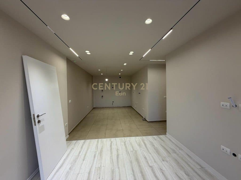 Jepet me Qira, Apartament 2+1+2, Prane UKD, Durres ! 2
