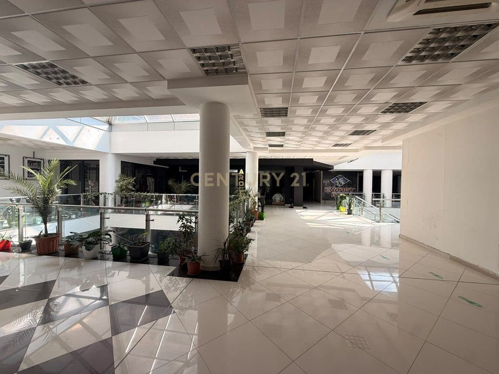 Ambient Komercial Me Qira në Durrës !
