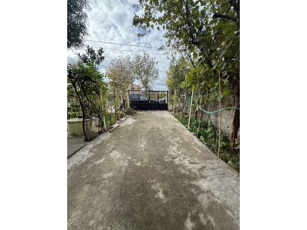 Shitet Vilë 3-katëshe,Buzë rruge– Spitallë, Durrës ! 2