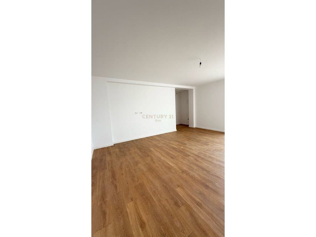 SHITET APARTAMENT 2+1+2 , PRANE UJESJELLESIT DURRES ! 4