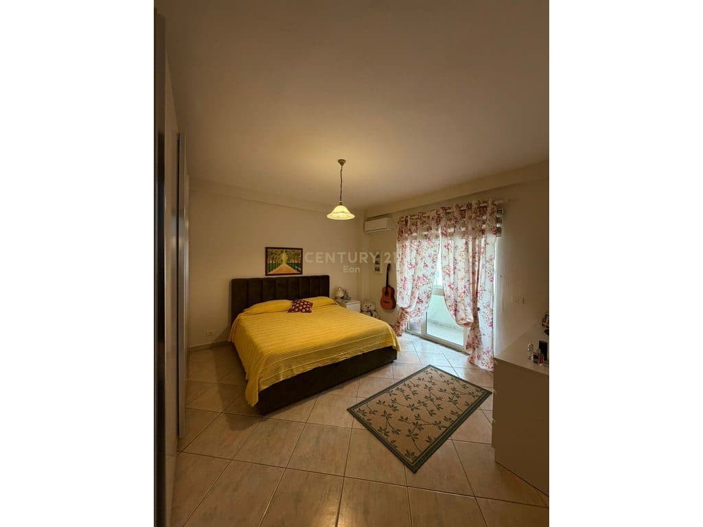SHITET APARTAMENT 3+1+2 TUALETE DHE ME POST PARKIMI NE VOLLGA !