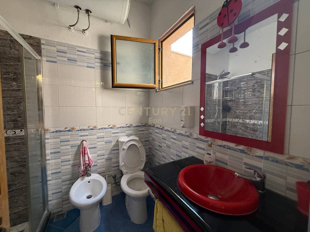 Shitet Shtëpi Private ne Lagjen Nr.7, Durrës !