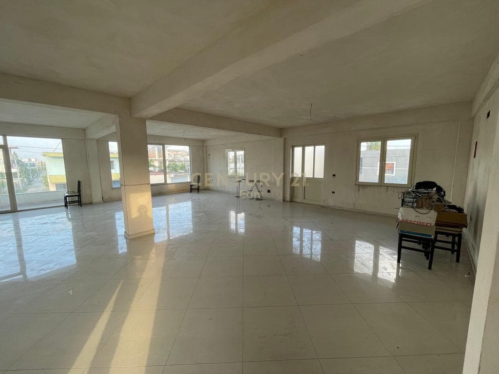 Ambient Komercial Me Qira në Ish Këneta, Durrës - 400€ | 158 m² 3