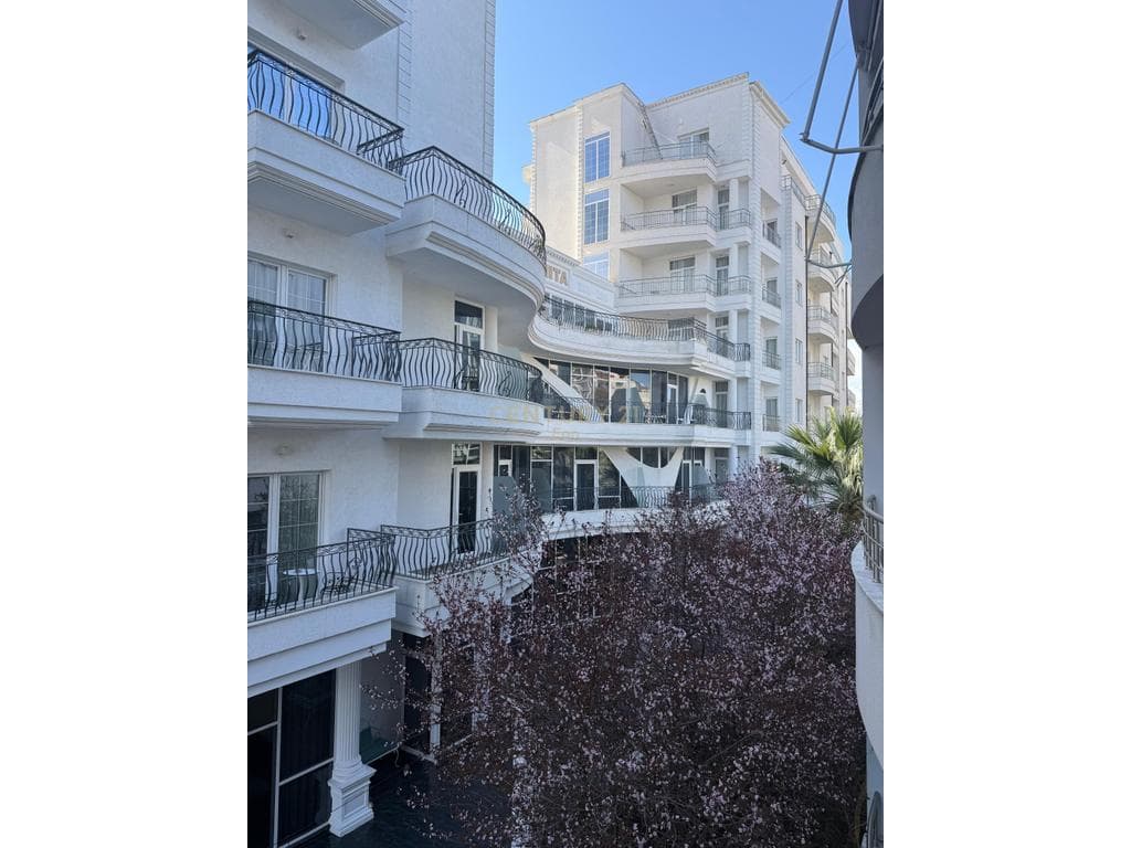 Apartament 1+1 për shitje në rezidencë luksoze pranë detit, Golem ! 2