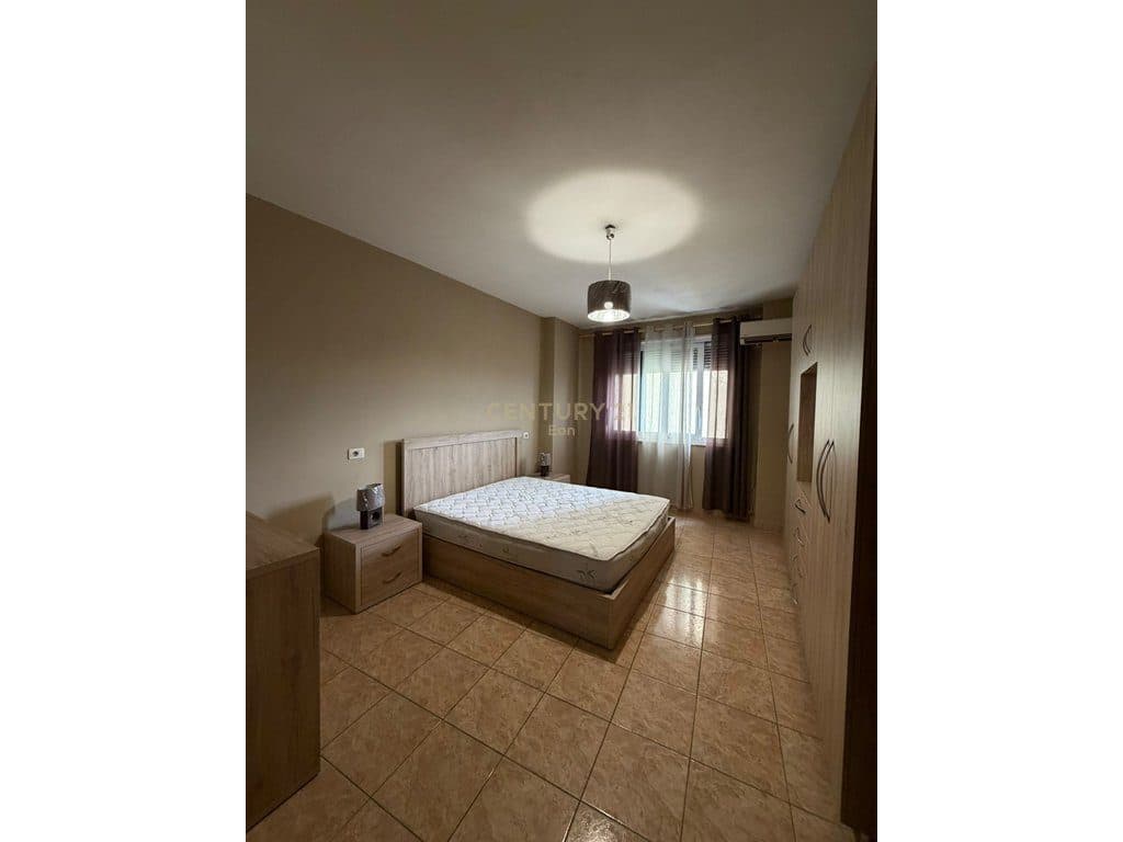 JEPET ME QIRA APARTAMENT ME PAMJE DETI 2+1+2 , RRUGA E RE E PORTIT ! 4