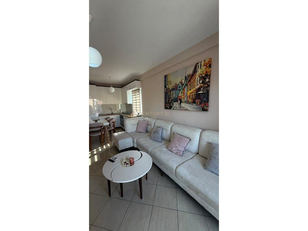 JEPET ME QIRA APARTAMENT 1+1 NE MALIN E ROBIT !