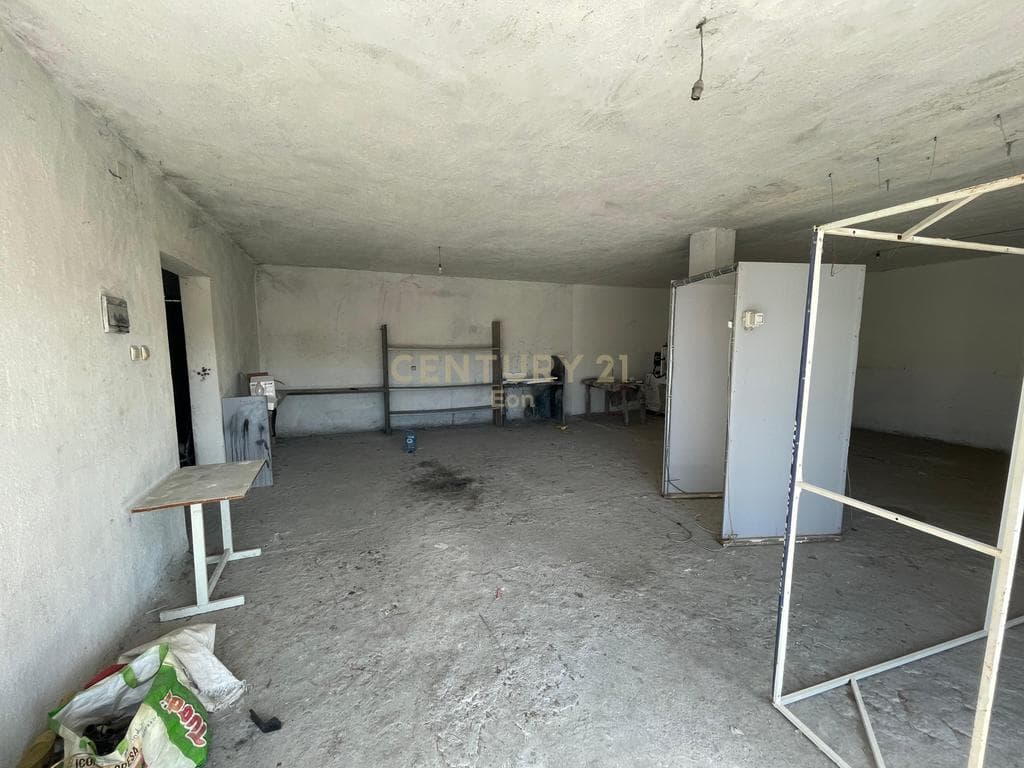 Jepet me qira Magazinë 117m2 në Shkozet !! 2