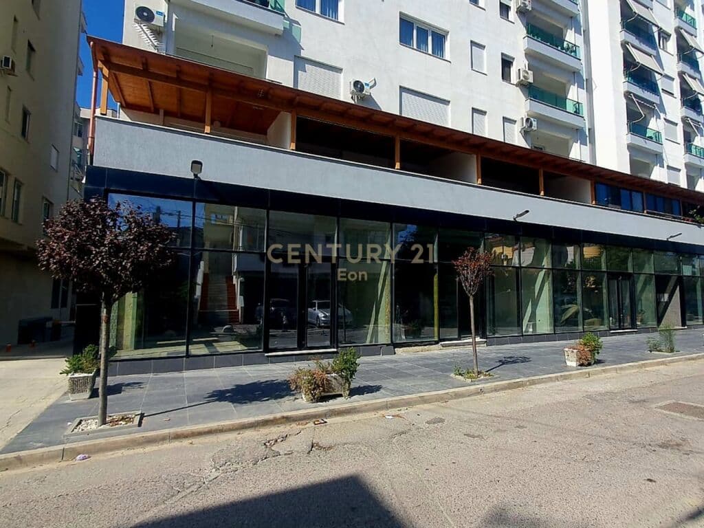 Pronë Komerciale Për Qira në Plazh, Durrës | 136 m²