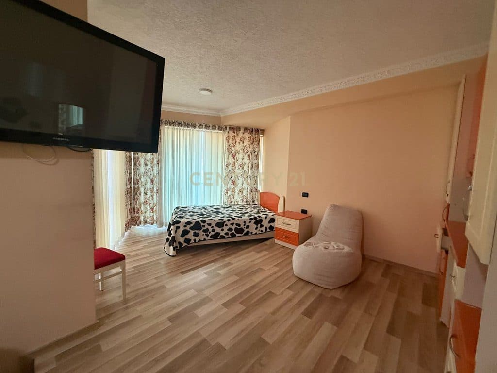Vilë luksoze me pishine 7+7 Për Shitje në Xhafzotaj ! 3