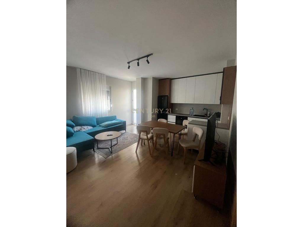 Apartament 2+1 Me Qira në Qender te Durrësit ! 4