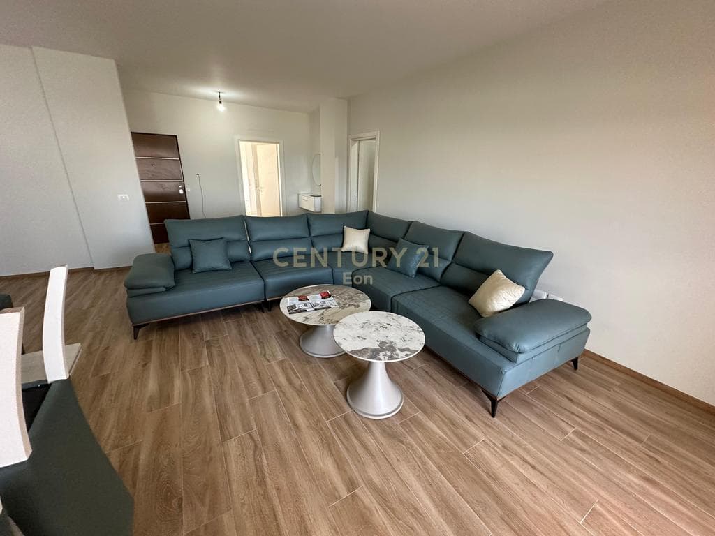JEPET APARTAMENT 3+1+2 ME QIRA TEK RRUGA E PORTIT NE DURRES !