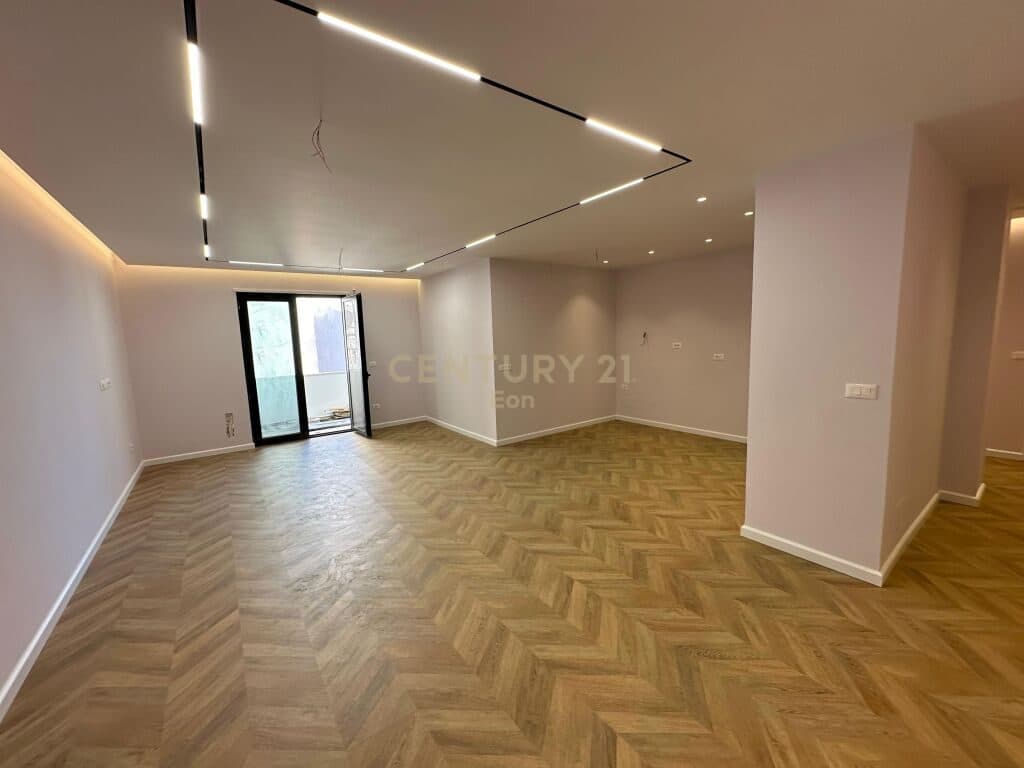 SHESIM APARTAMENT 3+1+2 NE QENDER TE DURRESIT TEK LULISHTJA 1 MAJI! 2