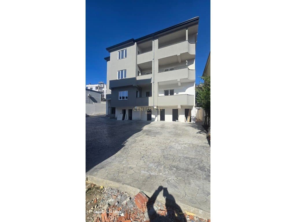 Apartament 3+1 në Shitje në Durrës me Post Parkimi dhe Depo !