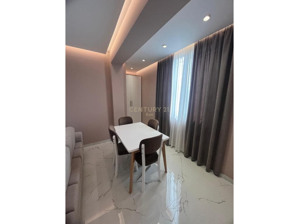 Apartament 2+1 Me Qira në Qendër të Golemit ! 3