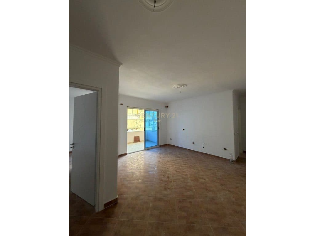SHITET APARTAMENT 2+1 , PRANE KOMPLEKSIT FLORIDA , PLAZH , DURRES ! 3