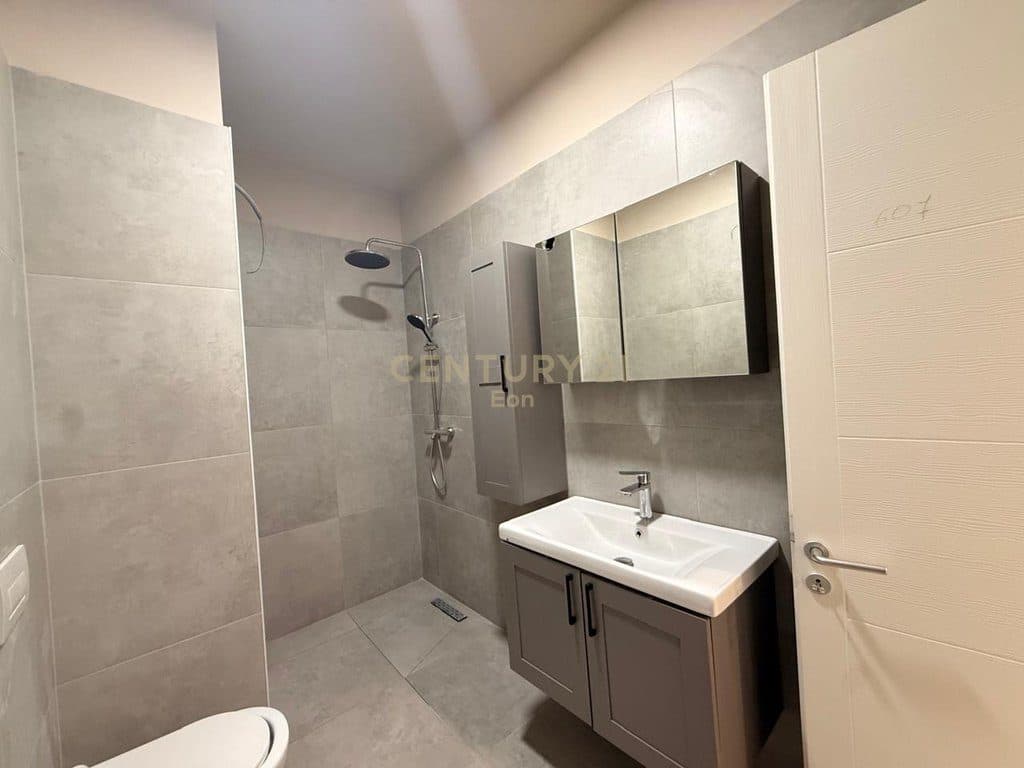 Apartament 1+1 Për Shitje në Golem ! 4