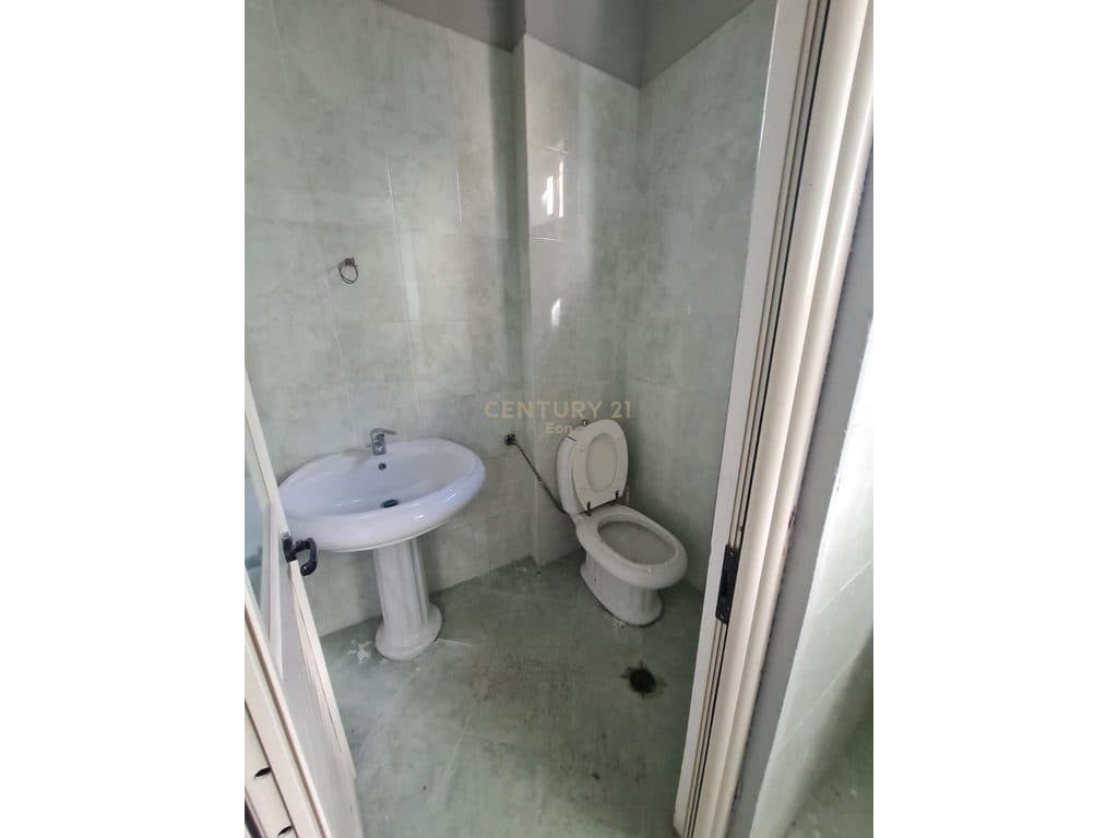 Ambient Komercial për Shitje në Vollga, Durrës !