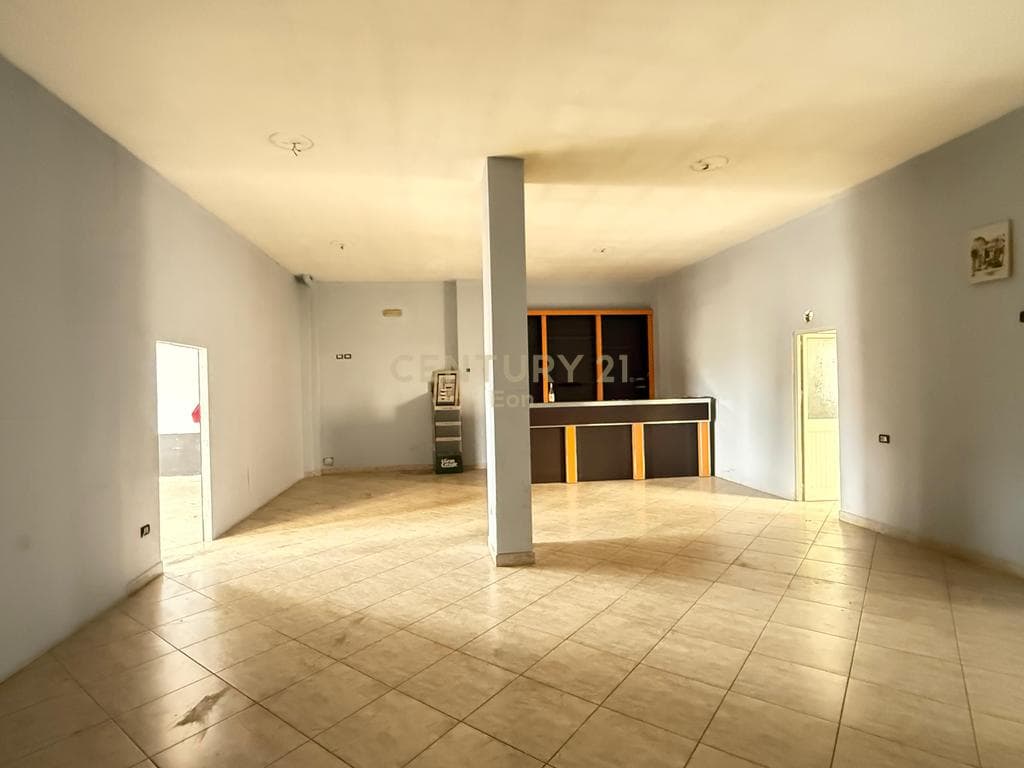 Ambient Komercial Me Qira në Shkozet, Durrës - 500€ | 265 m²